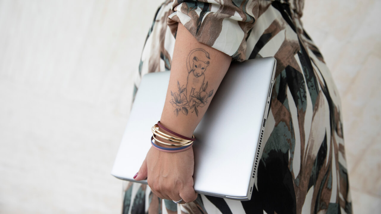Sole Martínez Coach (tatuaje leona)